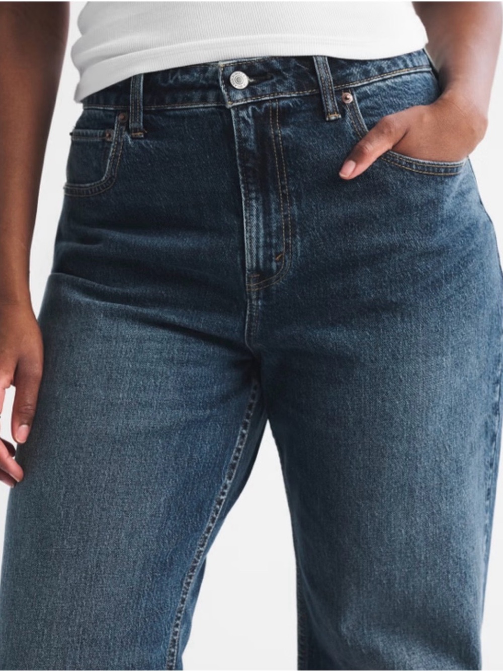Abercrombie & Fitch Curve Love Jeans
The 90’s Relaxed Jean - High Rise - Size 28